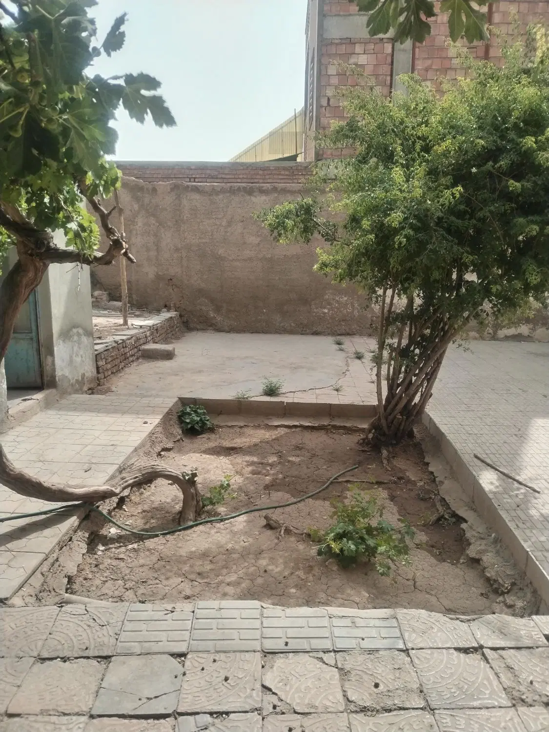 خانه تیراهنی قدیمی مناسب برای ساخت ساز