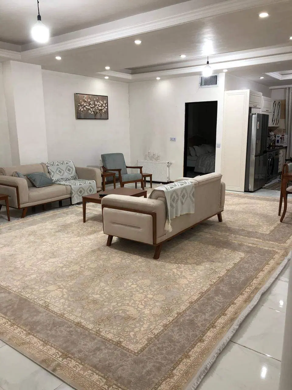 واحد خوش ساخت 100متری 2 خواب فول با پارکینگ