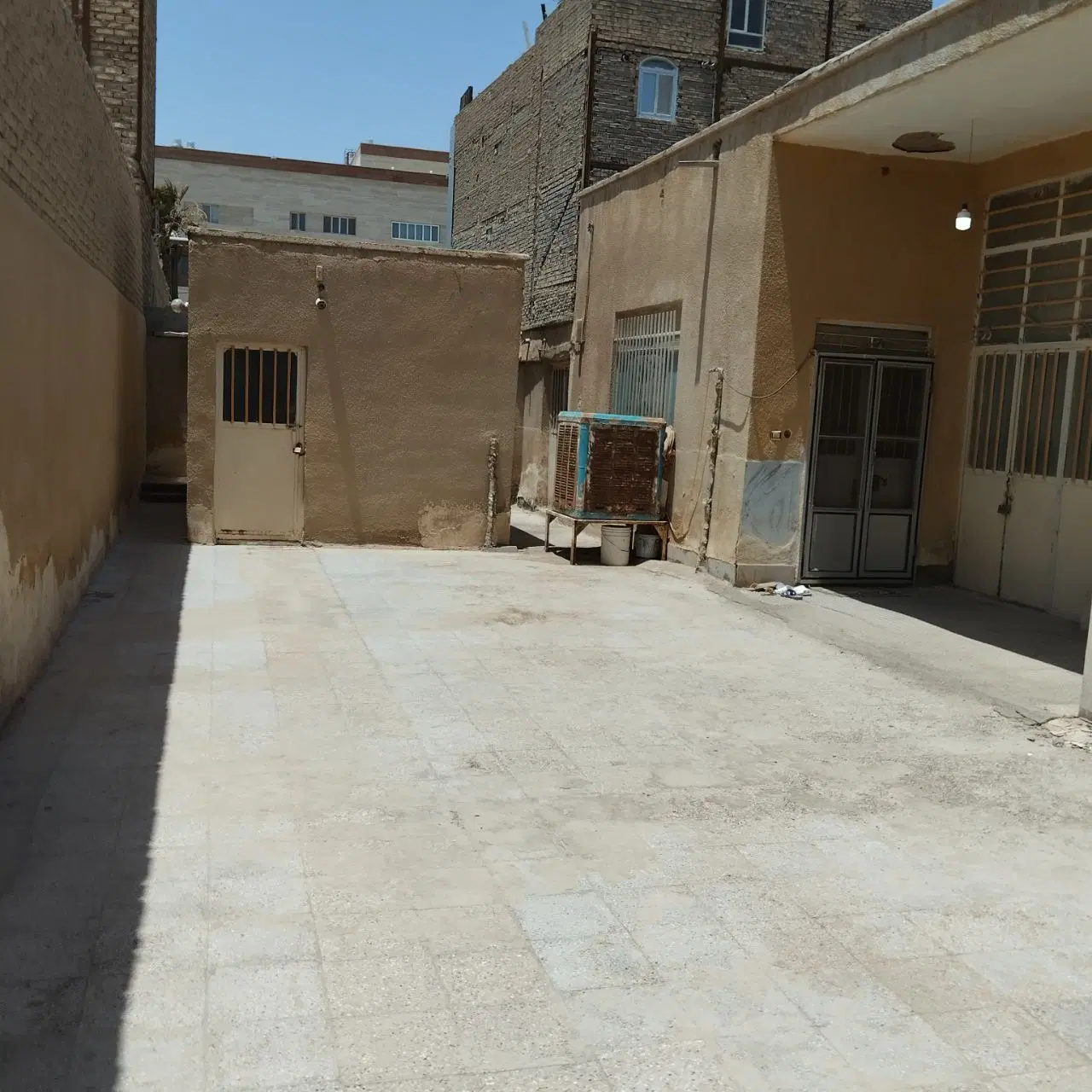 نبش سام شرقی یکم حاشیه خیابان سه متر