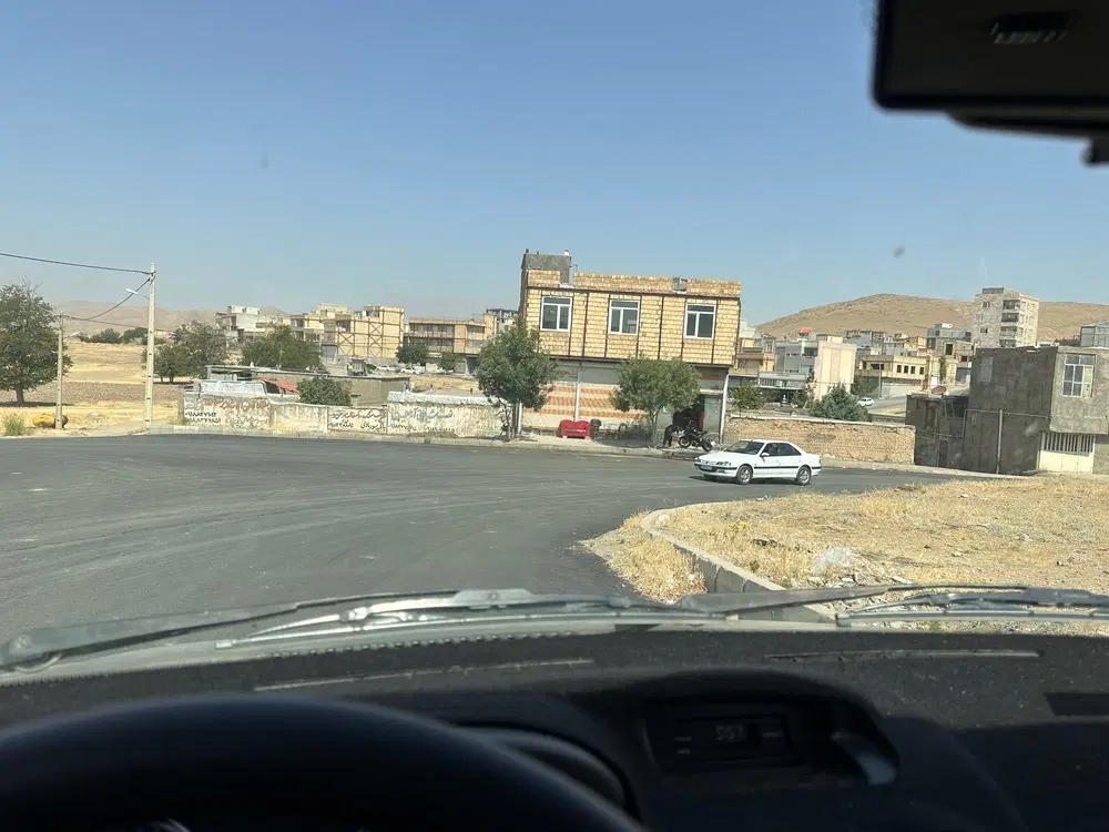 خانه برخیابان اصلی