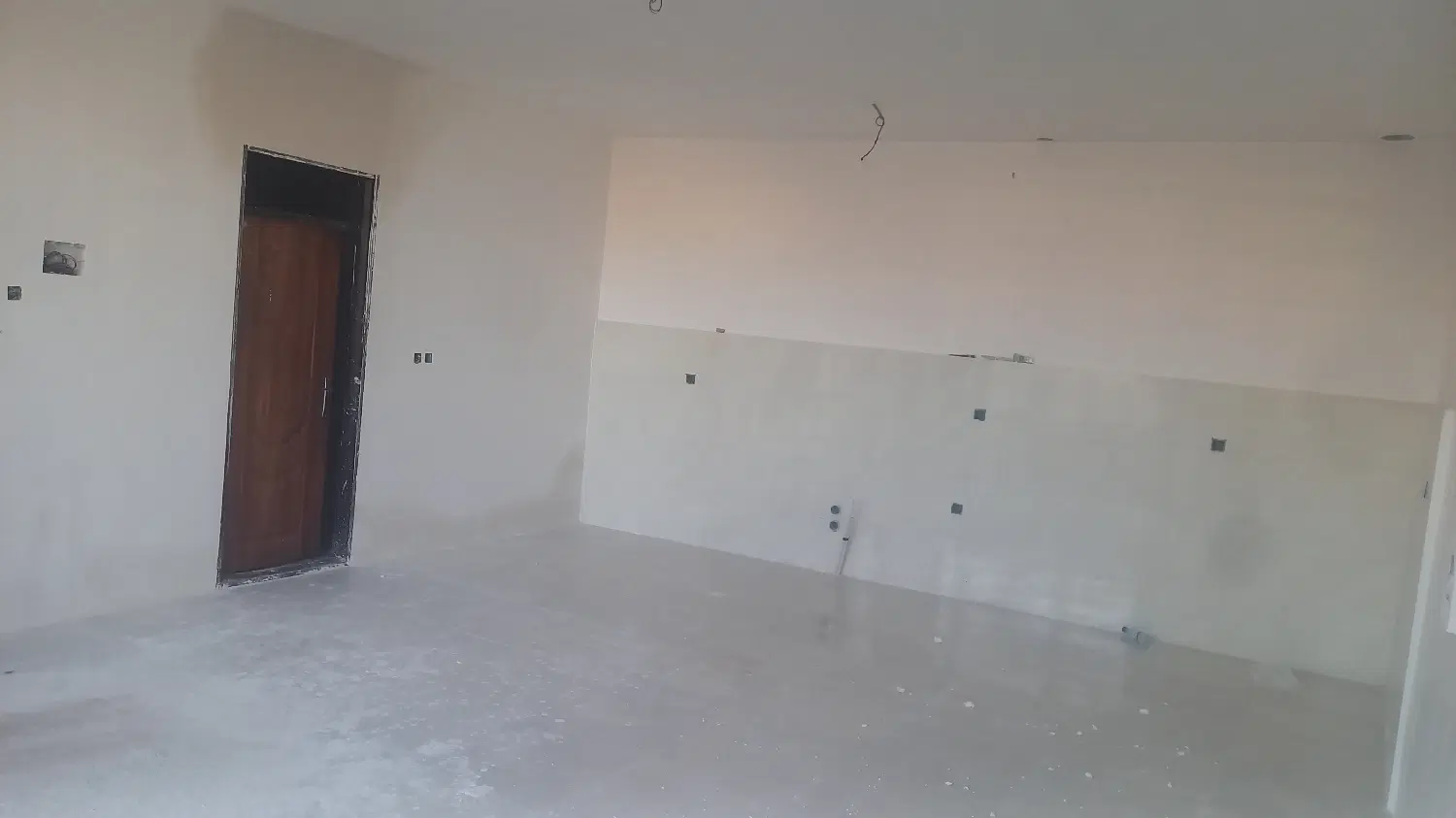 حیاط روبروی شهرک فاز۳ پشت پاساژ آراز پارک