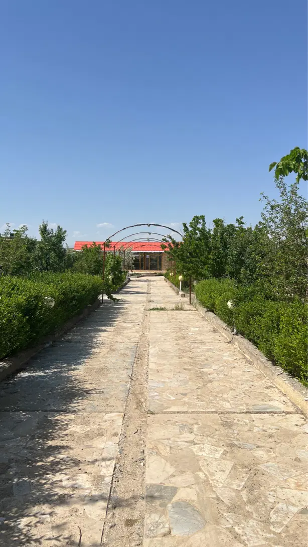 زمین مسکونی باغ ویلااستخرداخل باغچه شاهنامه گوارشک