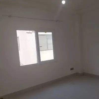 روبه رو سینما ۱۲۰متر