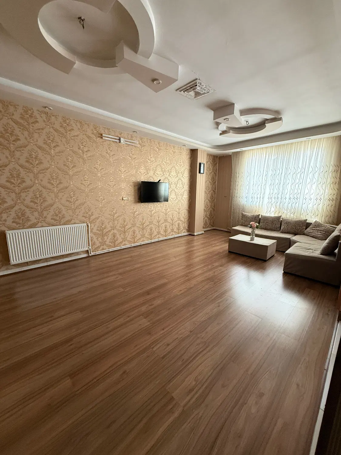 آپارتمان محله بسیار ارام مرکز شهر