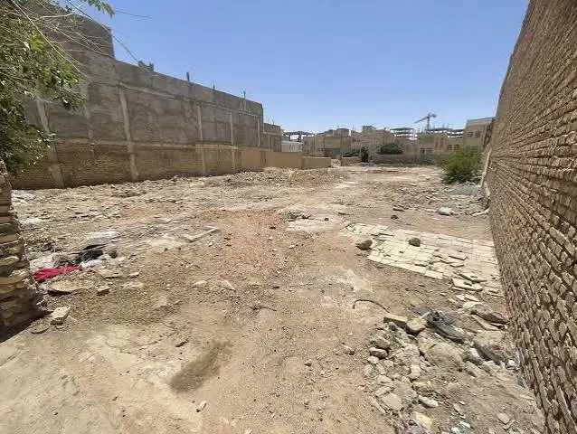 زمین 142 متری