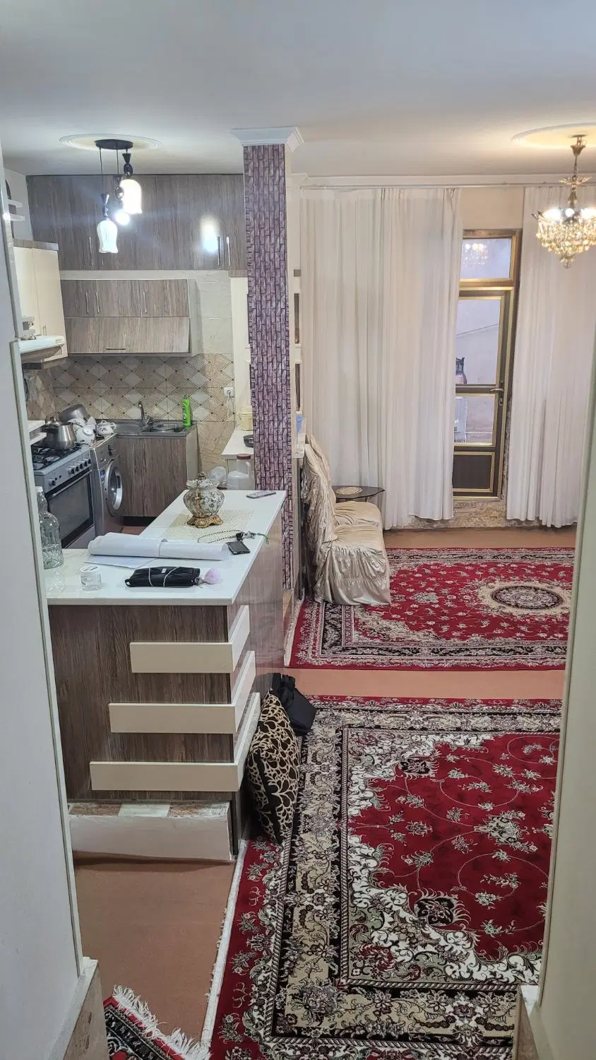 میدان سجادیه ۹۱ متر جنوبی ط ۲