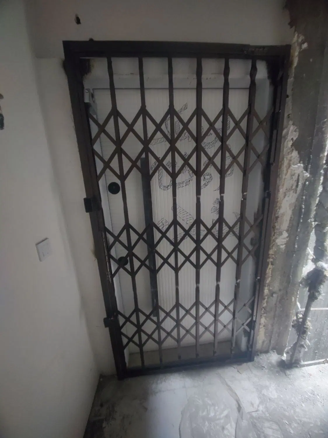 ۱۳۰متر ۳خواب صفر طبقه دو سمت خیابون