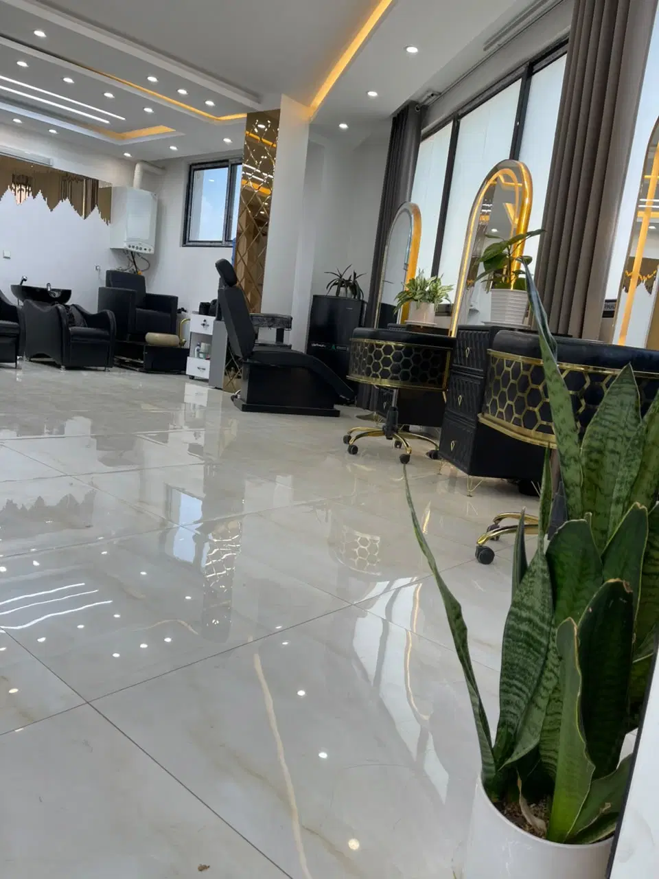اجاره اتاق وصندلی سالن زیباییvip
