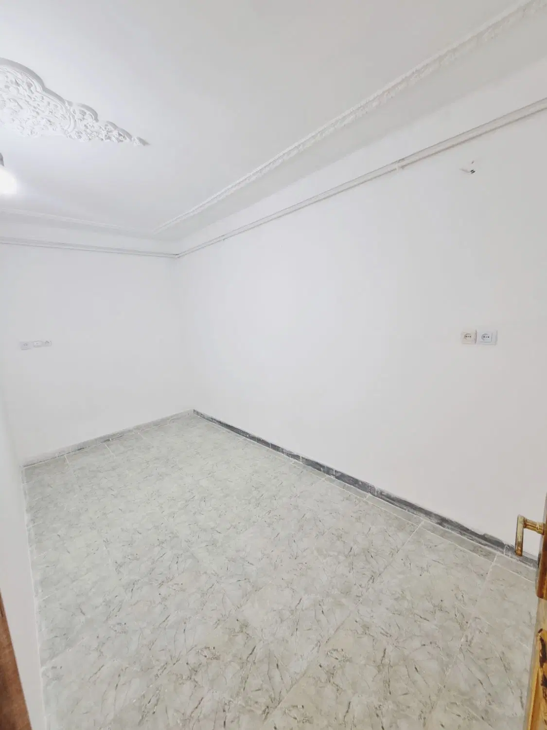 اجاره یکطبقه ویلایی بر خیابان اصلی ۱_۱۷