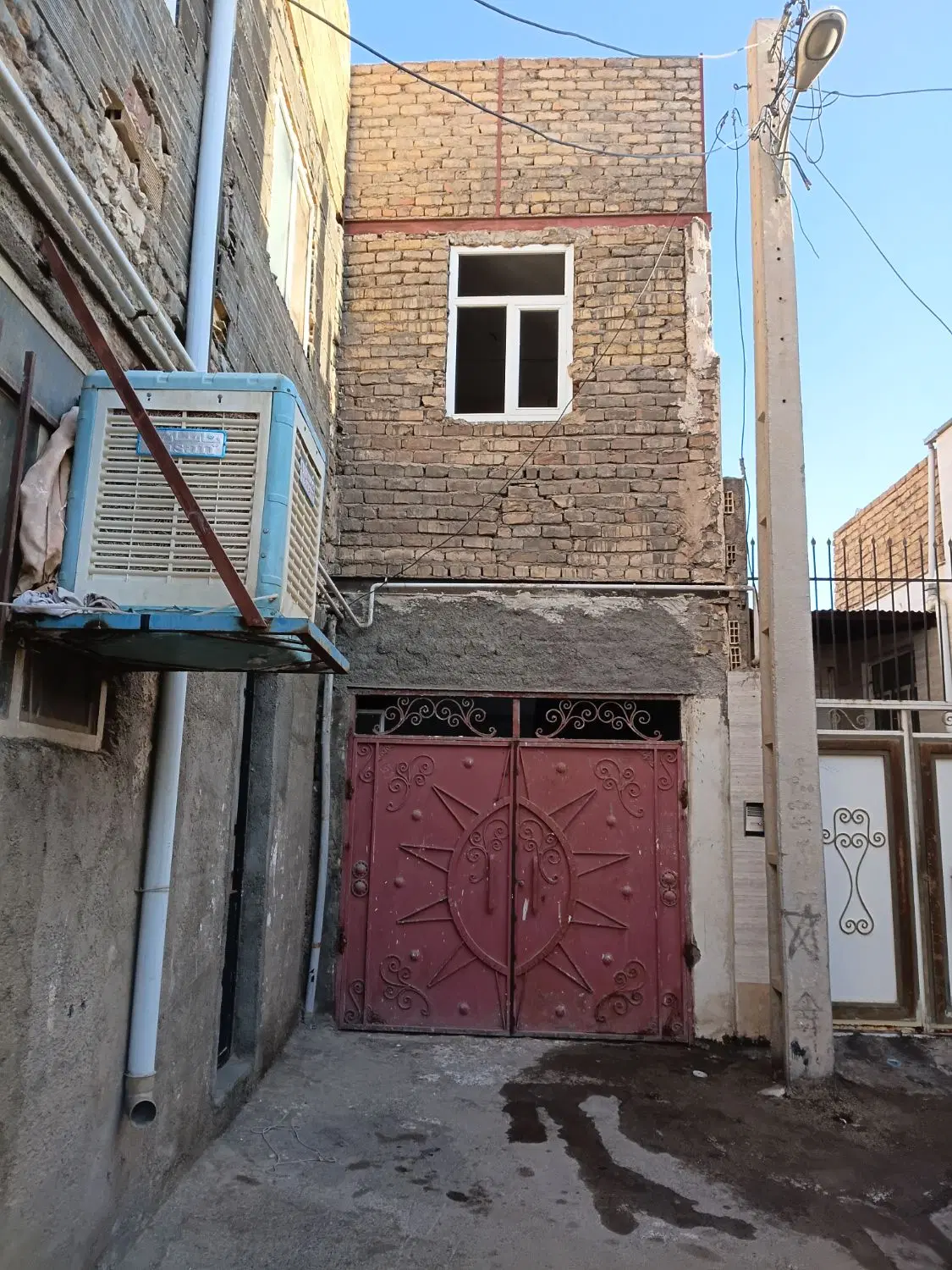 ۶۶متری باتمام امکانات راه پله نیمه کاره ‌