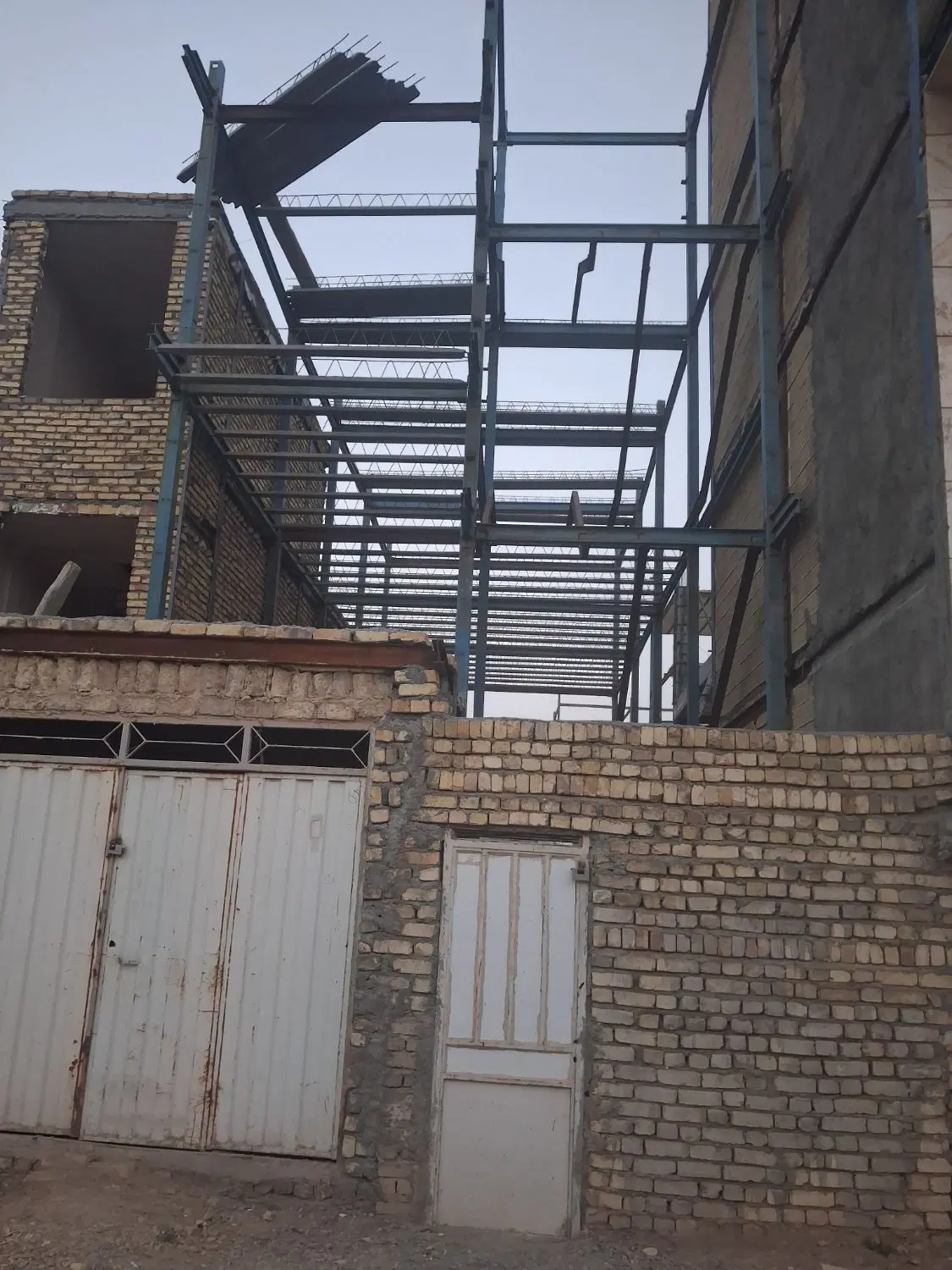 فروش دو واحد نیمه کاره ۱۲۰ متری(گاو خانه)