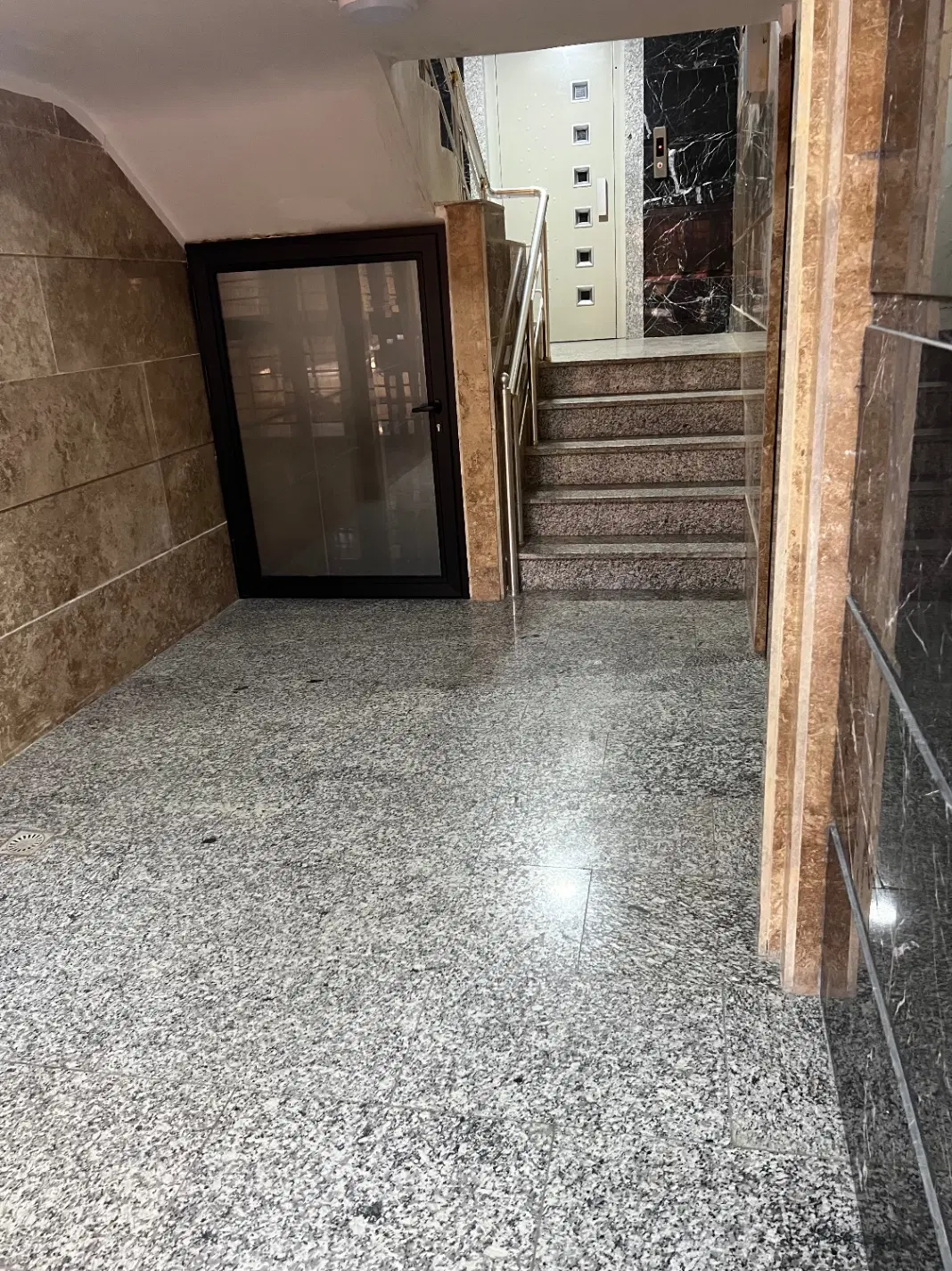 فروش واحد ۱۰۴ متری