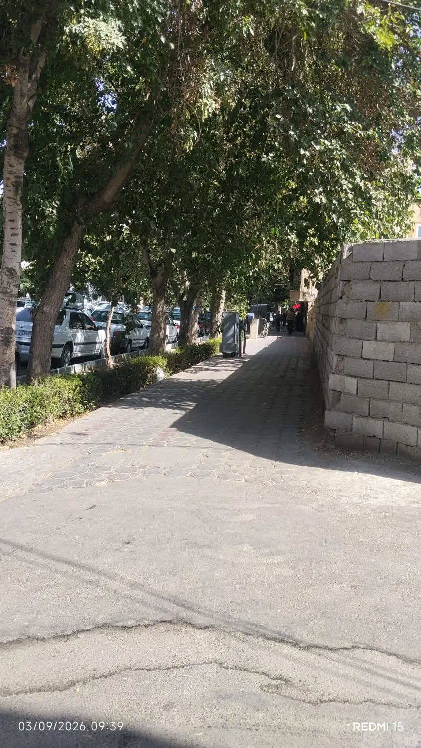 زمین ۲۰۰متری چهار دیوار بر اصلی خیابان گلزار جنوبی