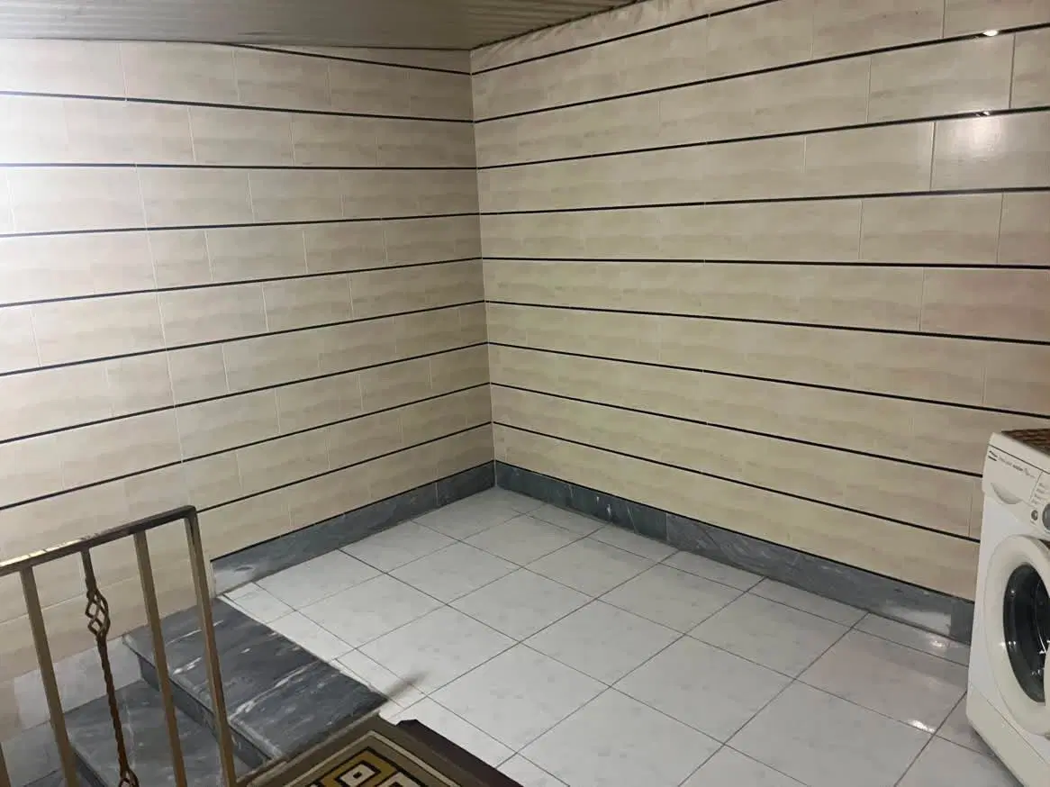 فروش یک طبقه ی کامل و حیاط دار