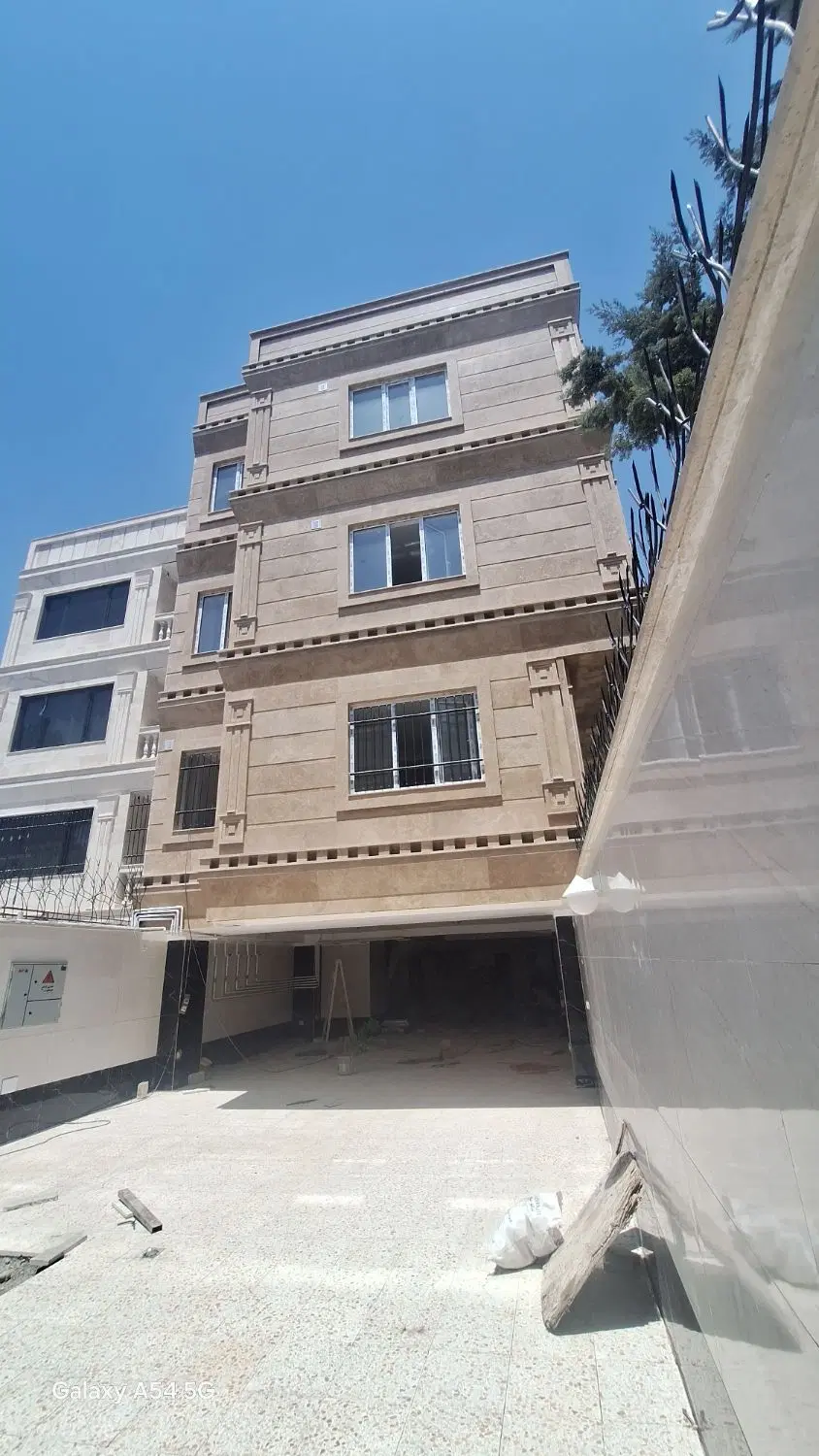 آپارتمان نوساز ۸۳متری طبقه۲ زیباشهر