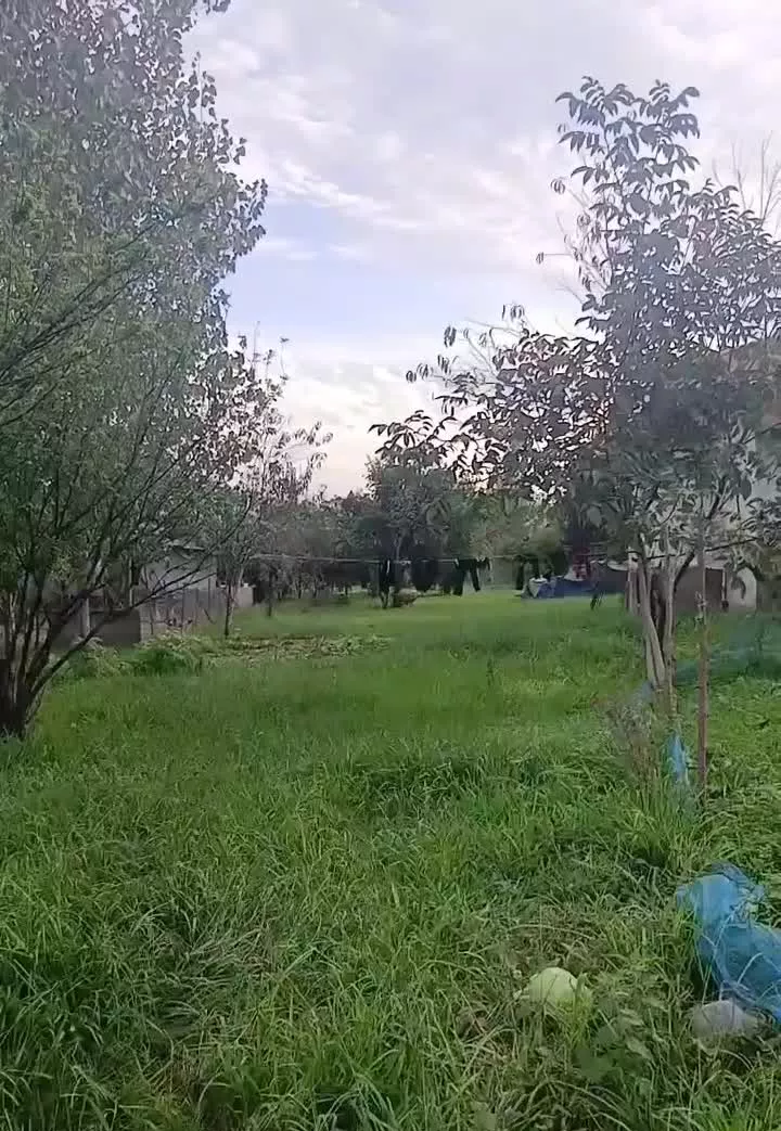 زمین مسکونی با دو بنای قابل سکونت