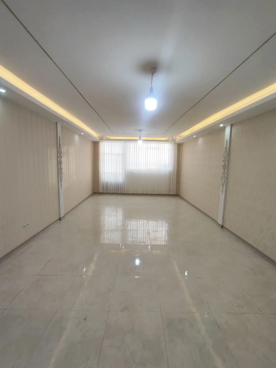 واحد۱۲۰متری  شیک با پارکینگ و آسانسور طبرسی شمالی