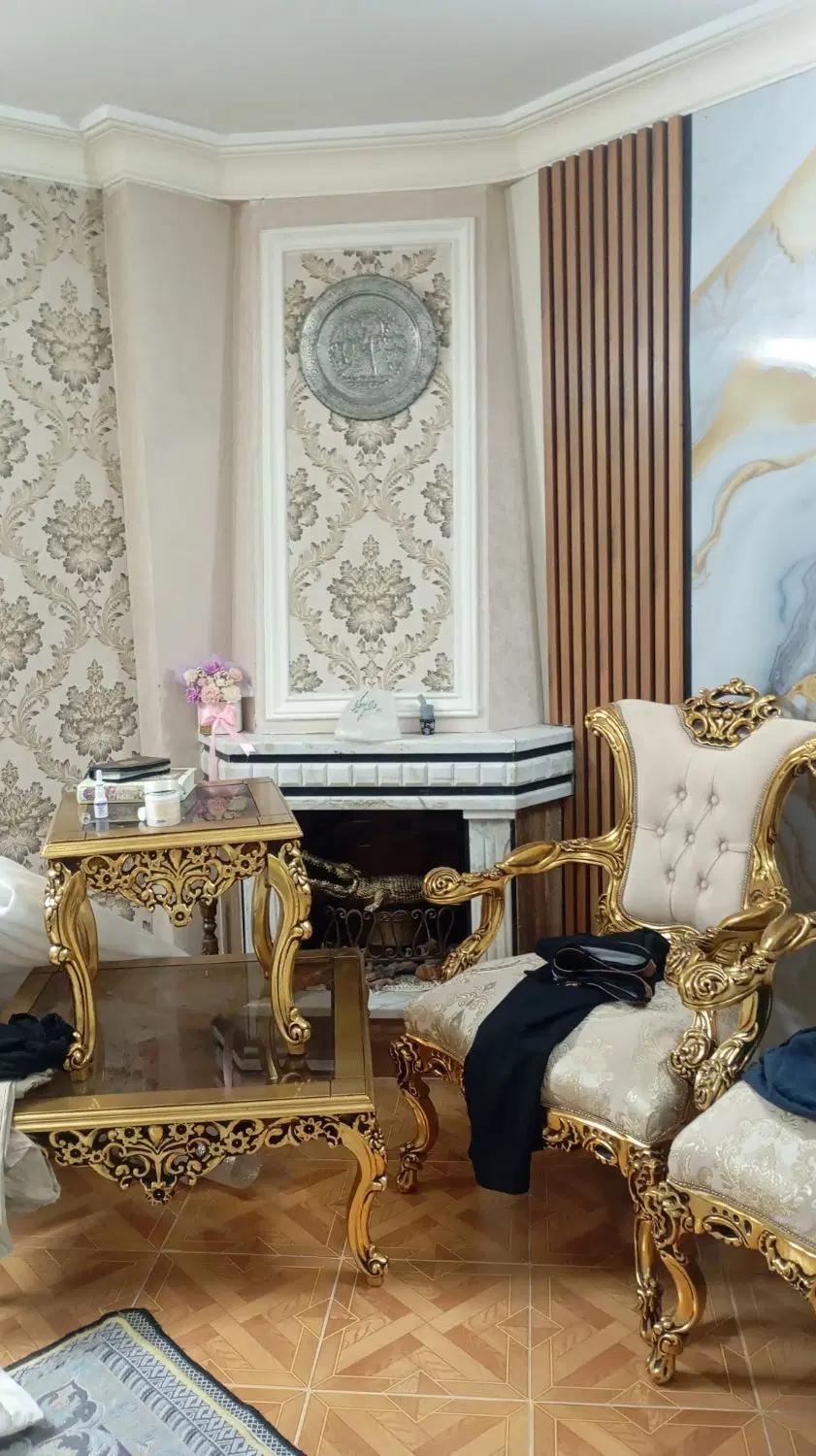 ۷۵ متری طبقه ۴ با آسانسور و پارکینگ ، انباری