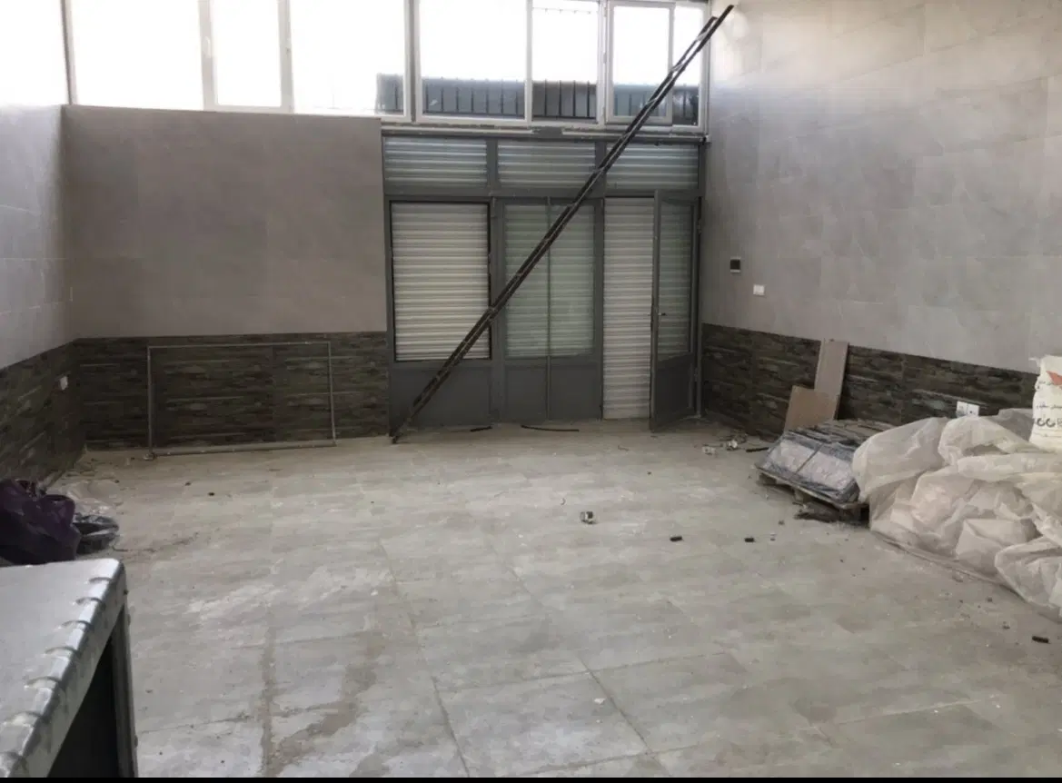 ۵۲متر مغازه با بالکن۱۸متر بر اتوبان