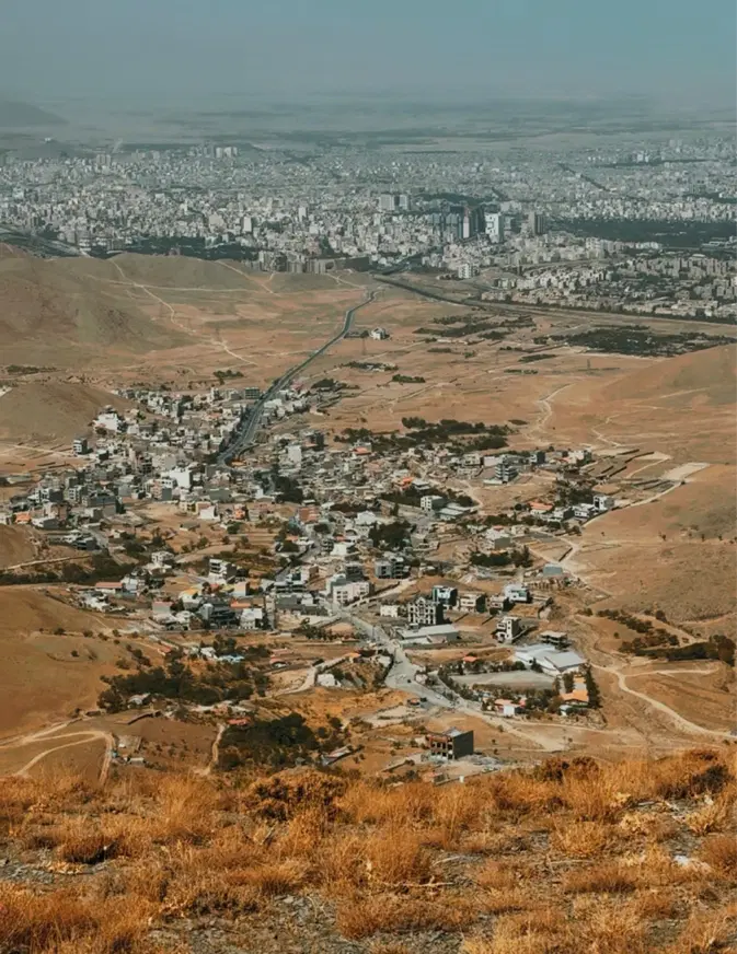 زمین بر جاده نظم آباد