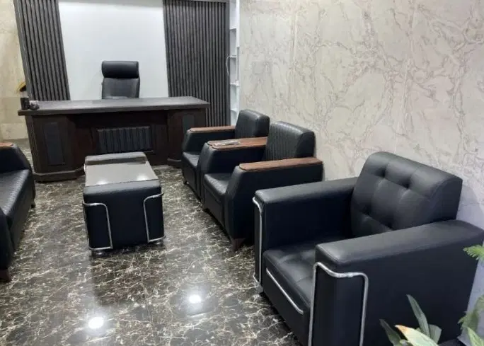 اجاره تجاری با میزو صندلی اداری