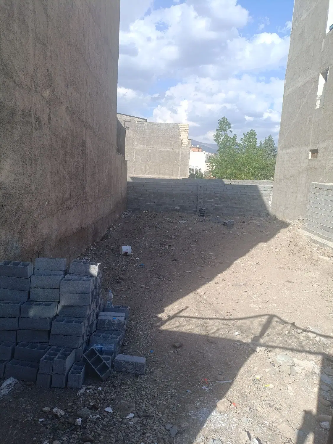 زمین ۳۳۵ متر مدارک مرتب