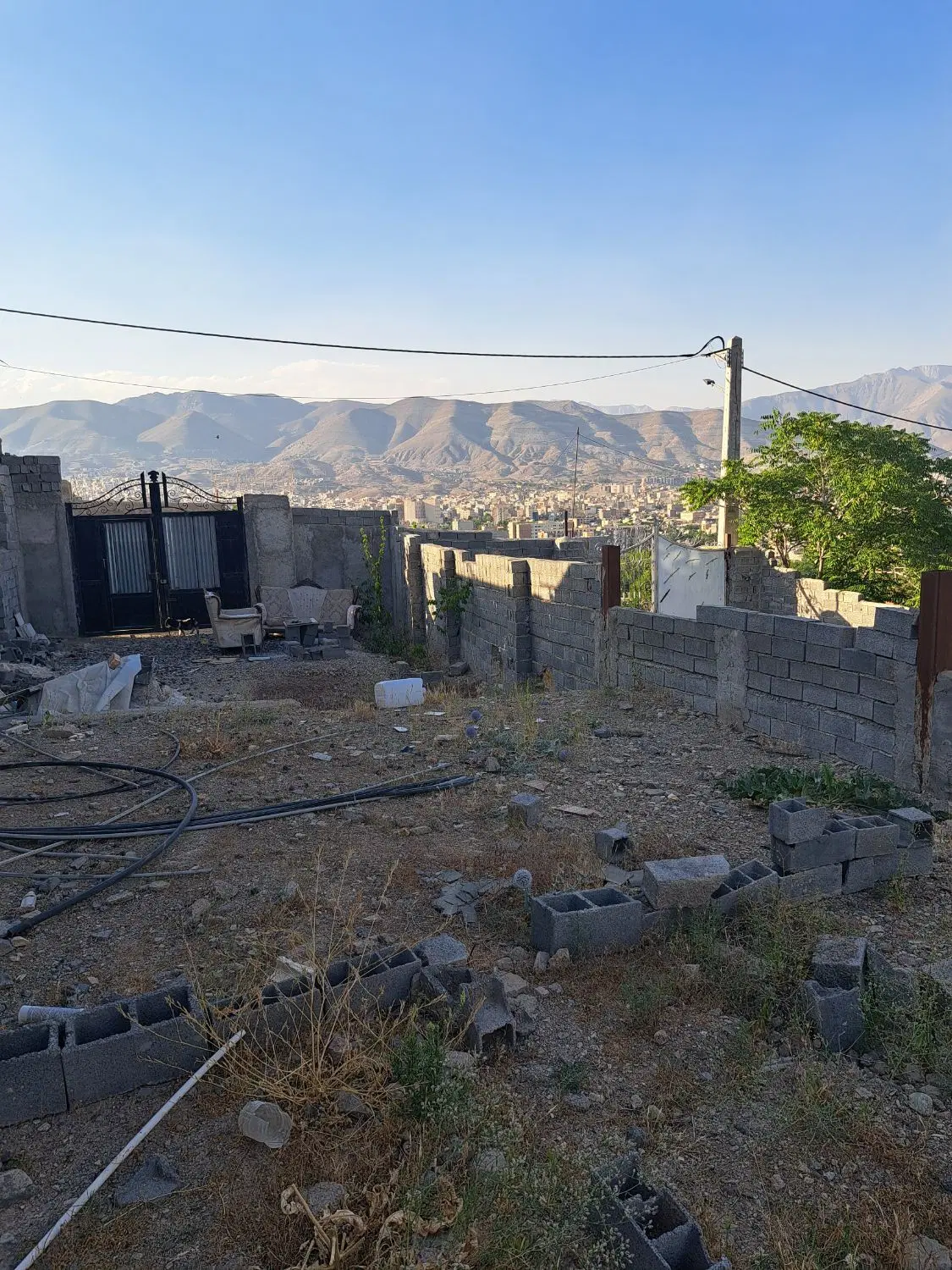 بومهن ۱۲۵ متر زمین چهار دیواری
