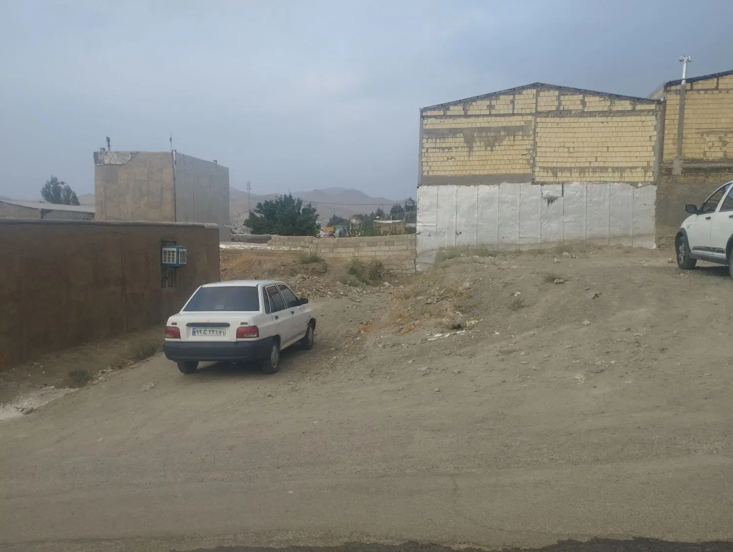 خانه و زمین کاظم آباد «دارای سند» غیر قابل سکونت