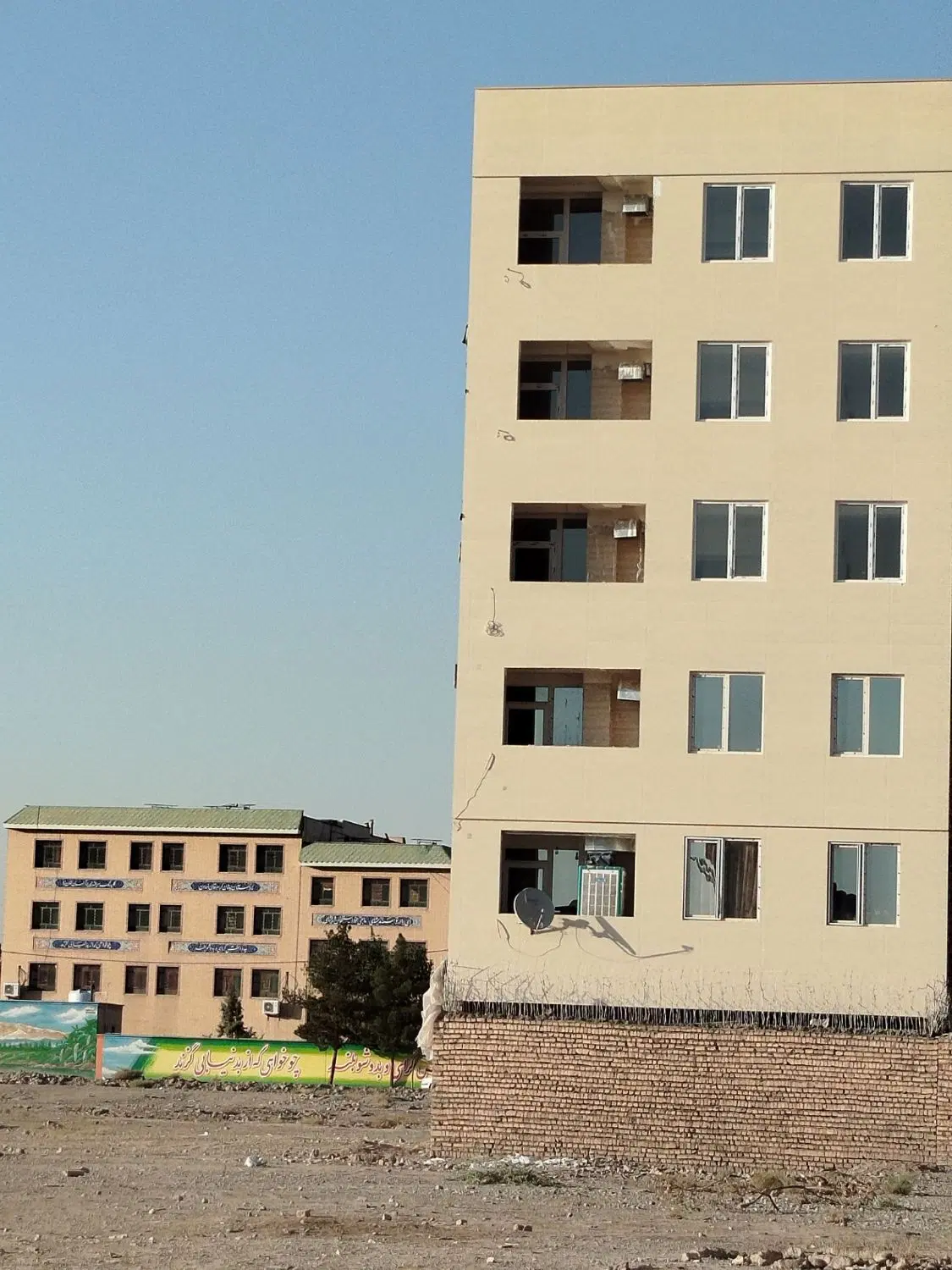 200متر زمین مسکونی سنددار