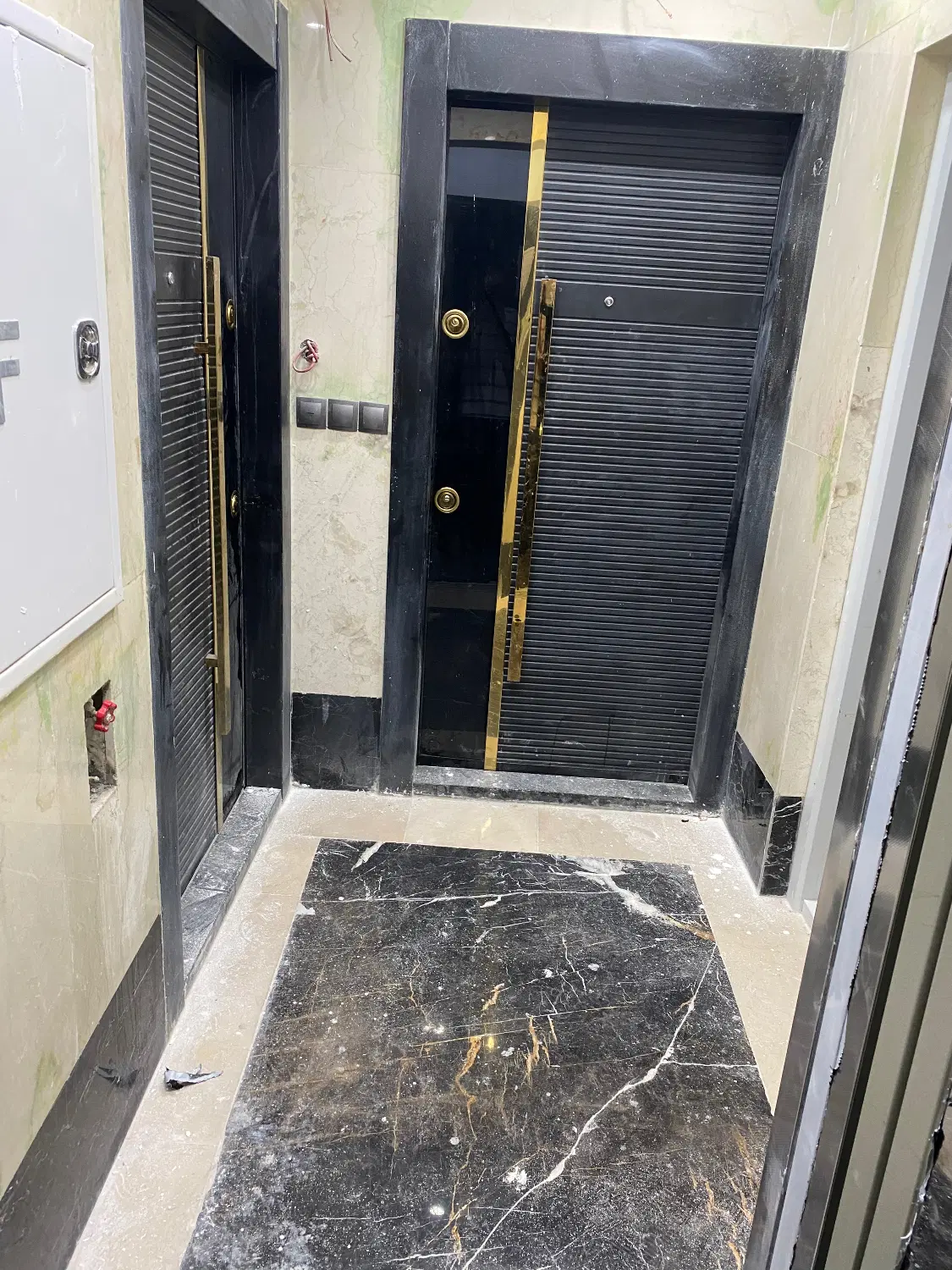 ۱۰۰ متری نوساز کلیدنخورده