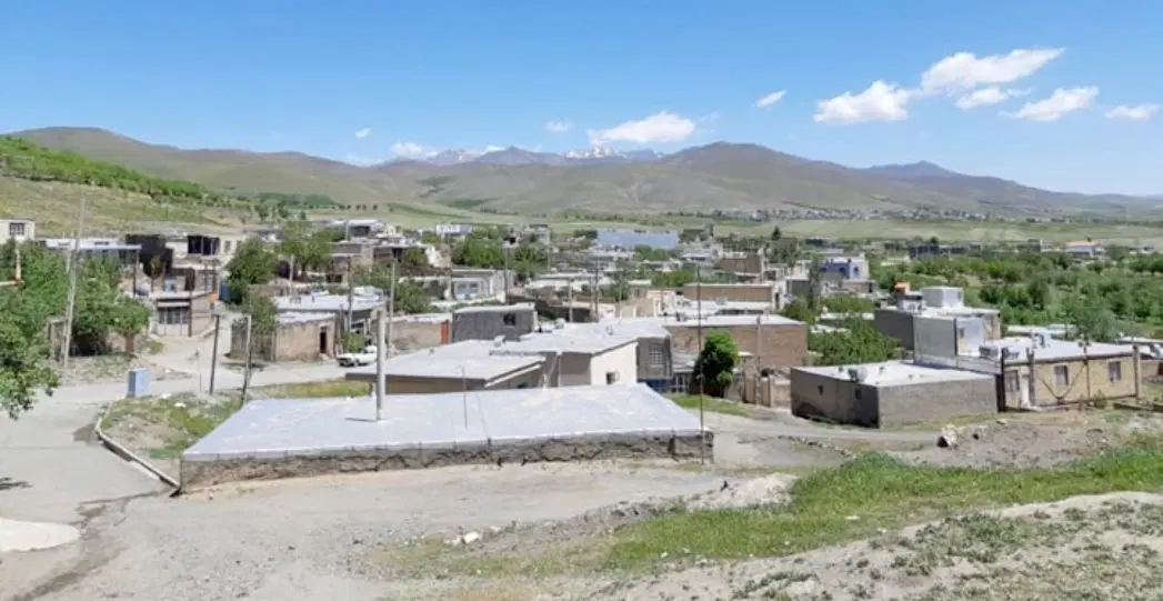 زمین مسکونی تجاری (  روستای اشترمل - تویسرکان )