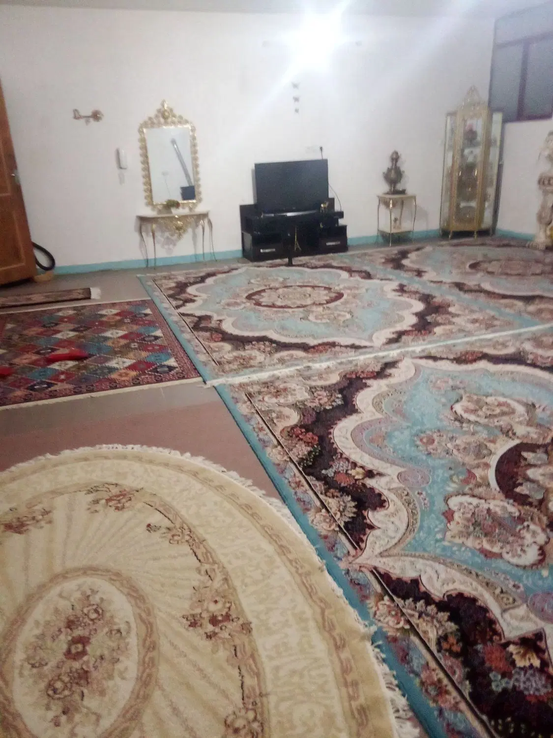 خانه طبقه بالا بزرگ . دره گرم