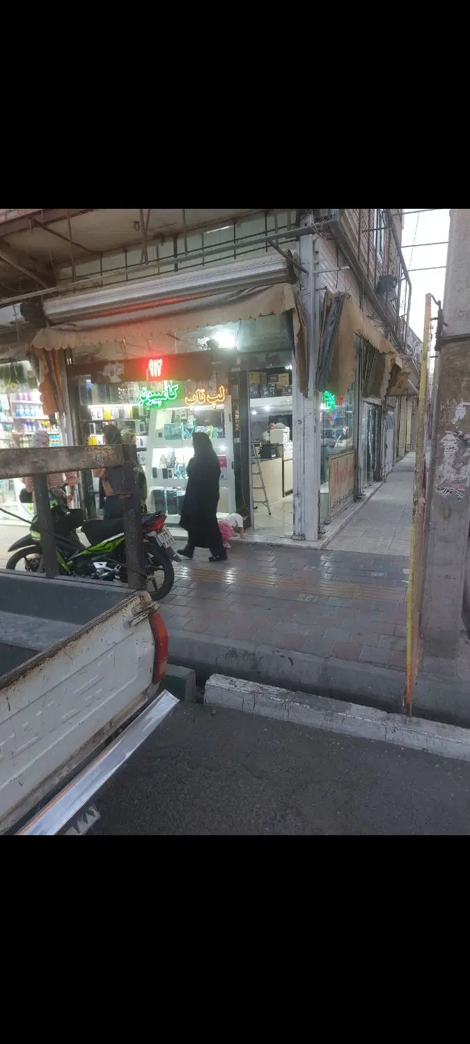 مهدیه ۲۸ متر نبش کوچه