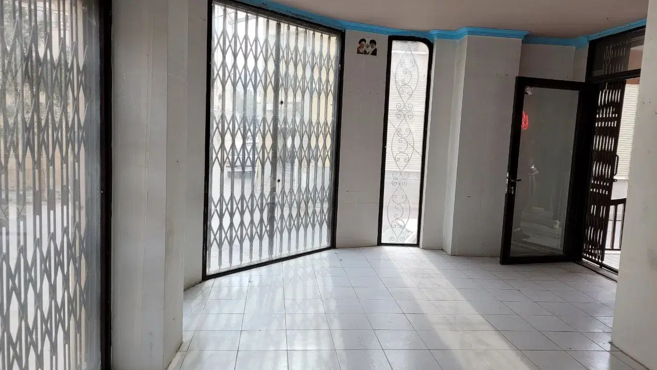 مغازه 30 متری میدان ولی عصر پاخور شلوغ