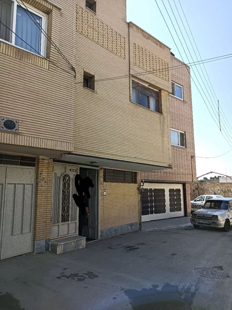 اجاره طبقه دوم یک خانه کوچک