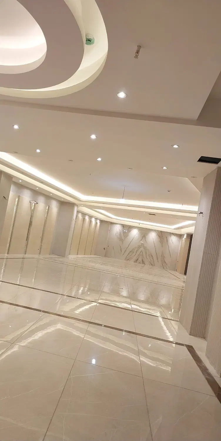 ملک تجاری ۲۴۵