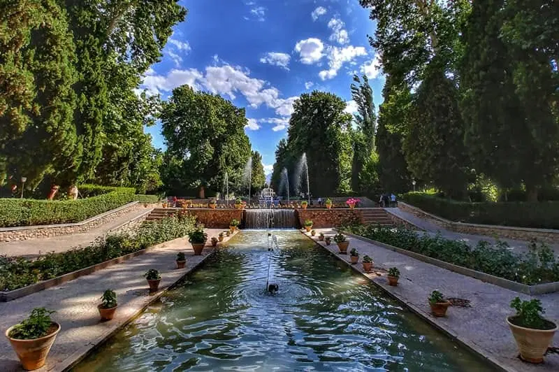 زمین فروشی
