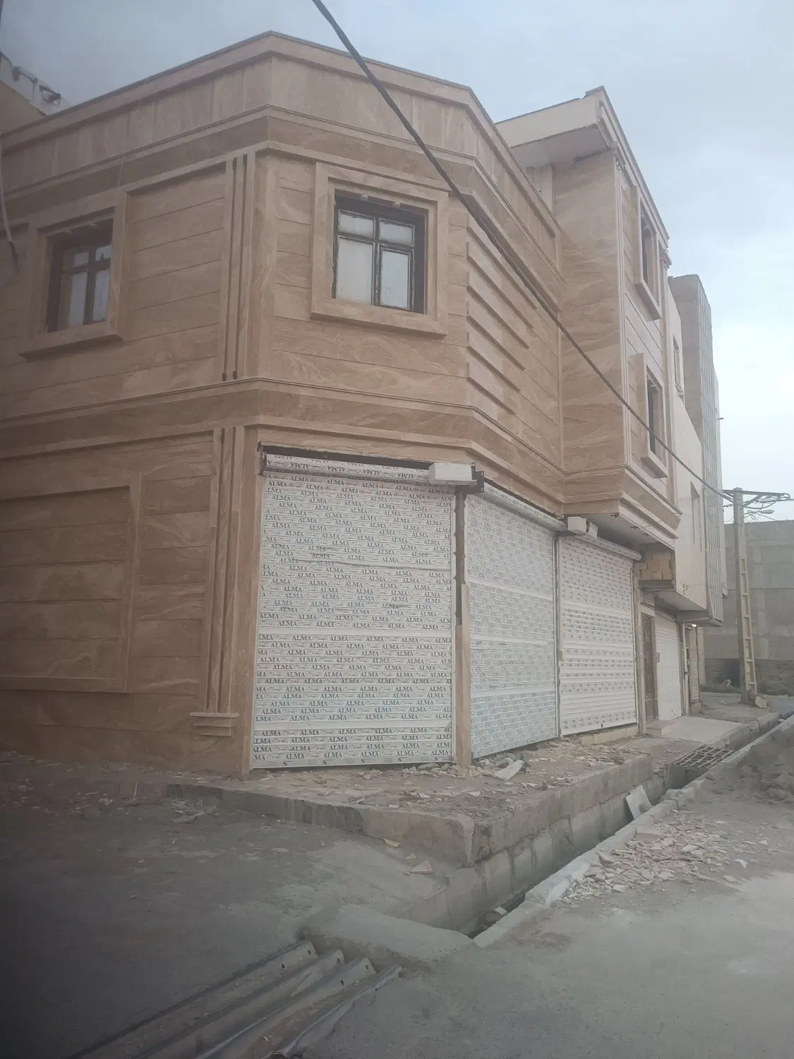 یک  مغازه 80متری