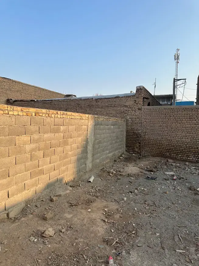 فروش ۱۳۰ متر چهار دیواری داخل بافت مسکونی