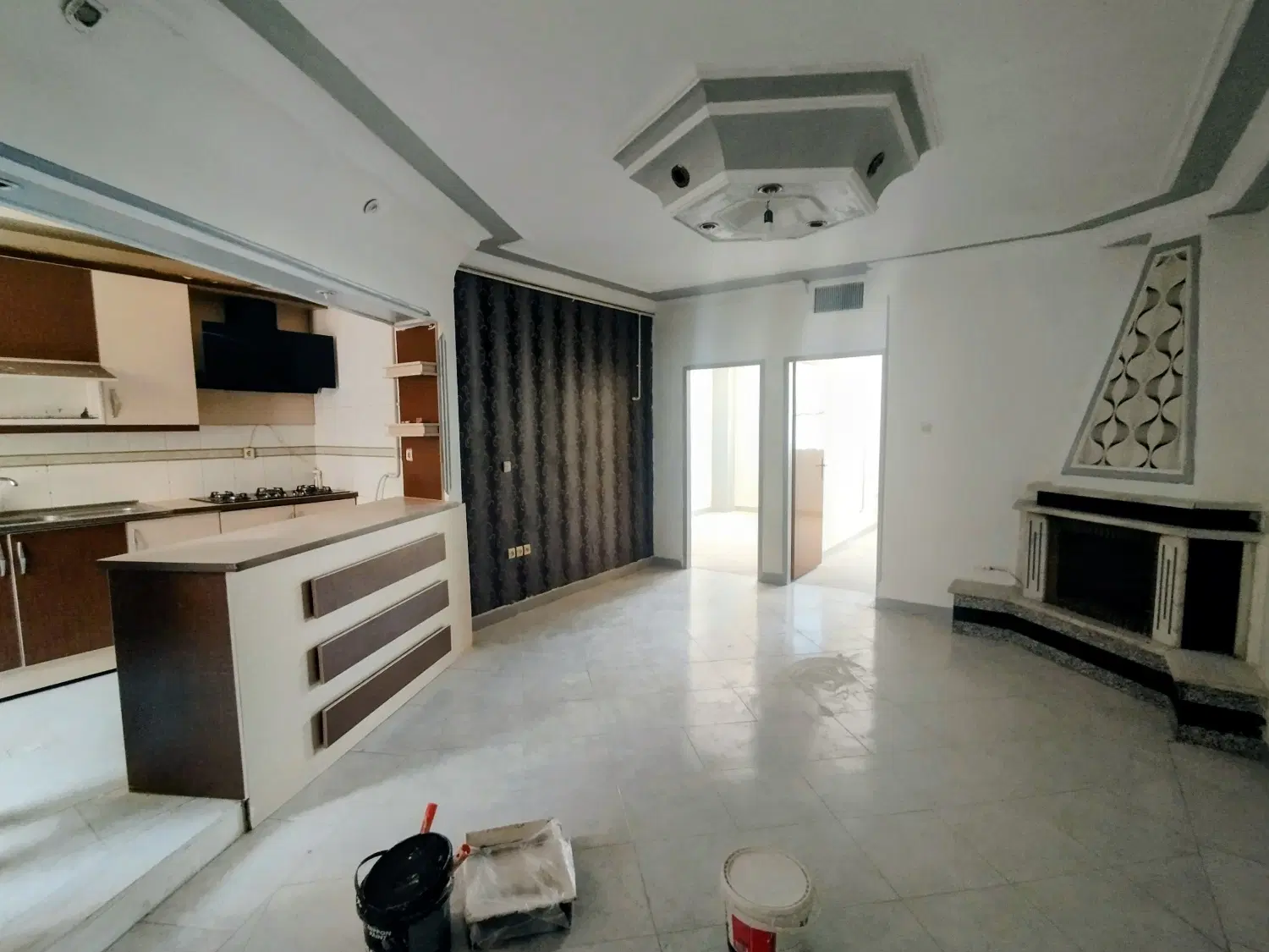 ۷۰ متر شاخه پارکینگ انباری (تخلیه)
