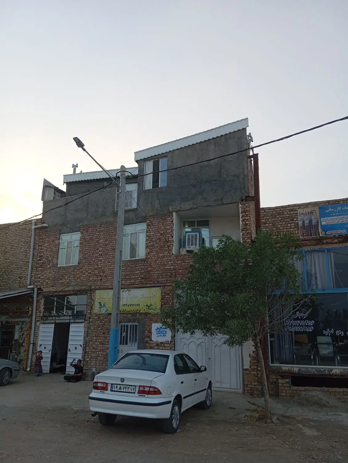 دوواحد منزل مسکونی حاشیه جاده