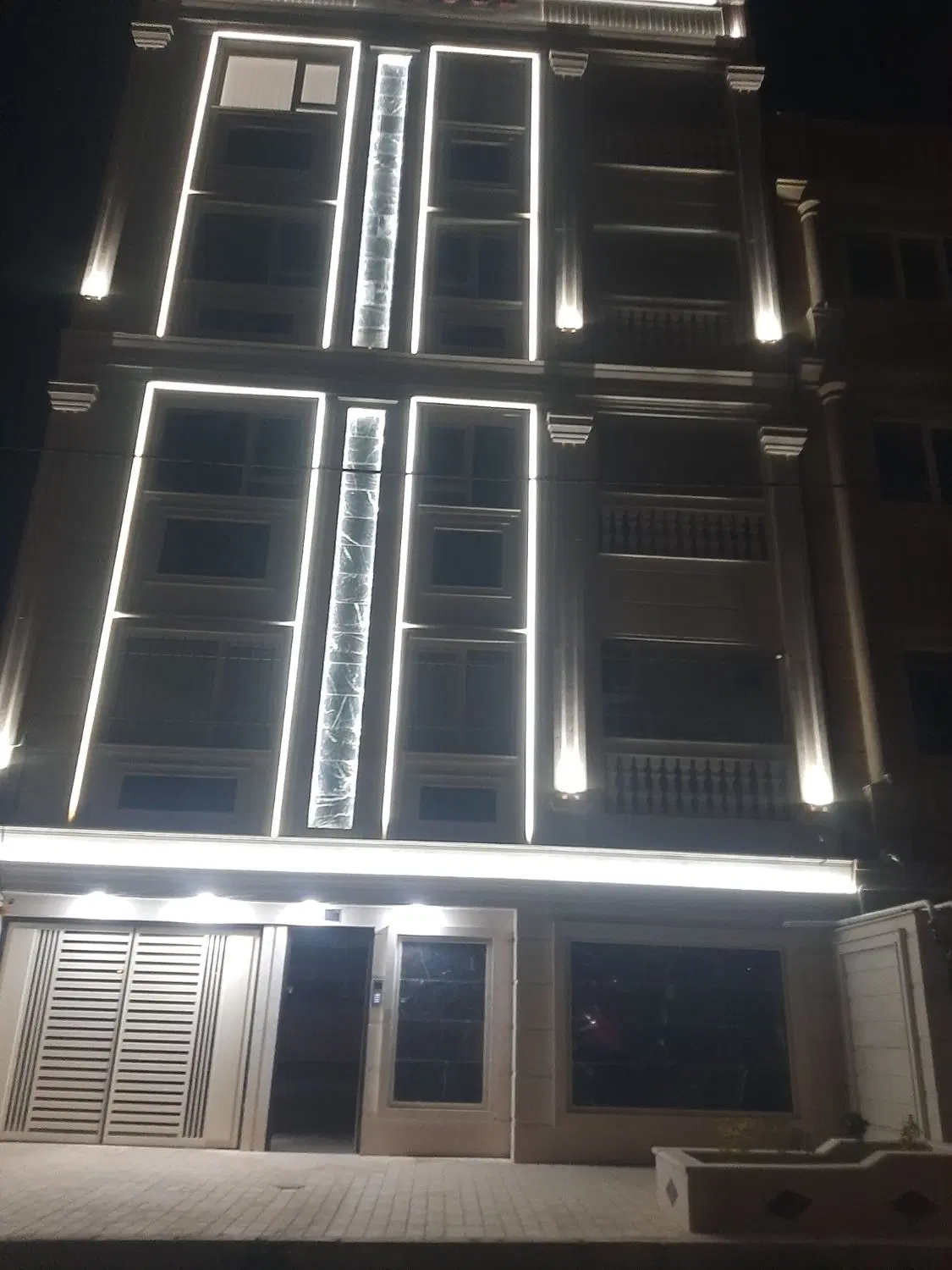 ۸۶متری شخصی ساز فاز۳ مهرگان زیبا و خوش نقش