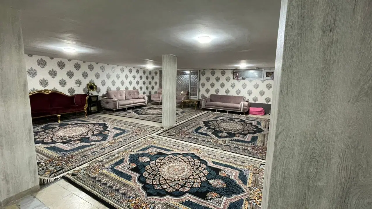 خوابگاه دخترانه واقع در ولیعصر