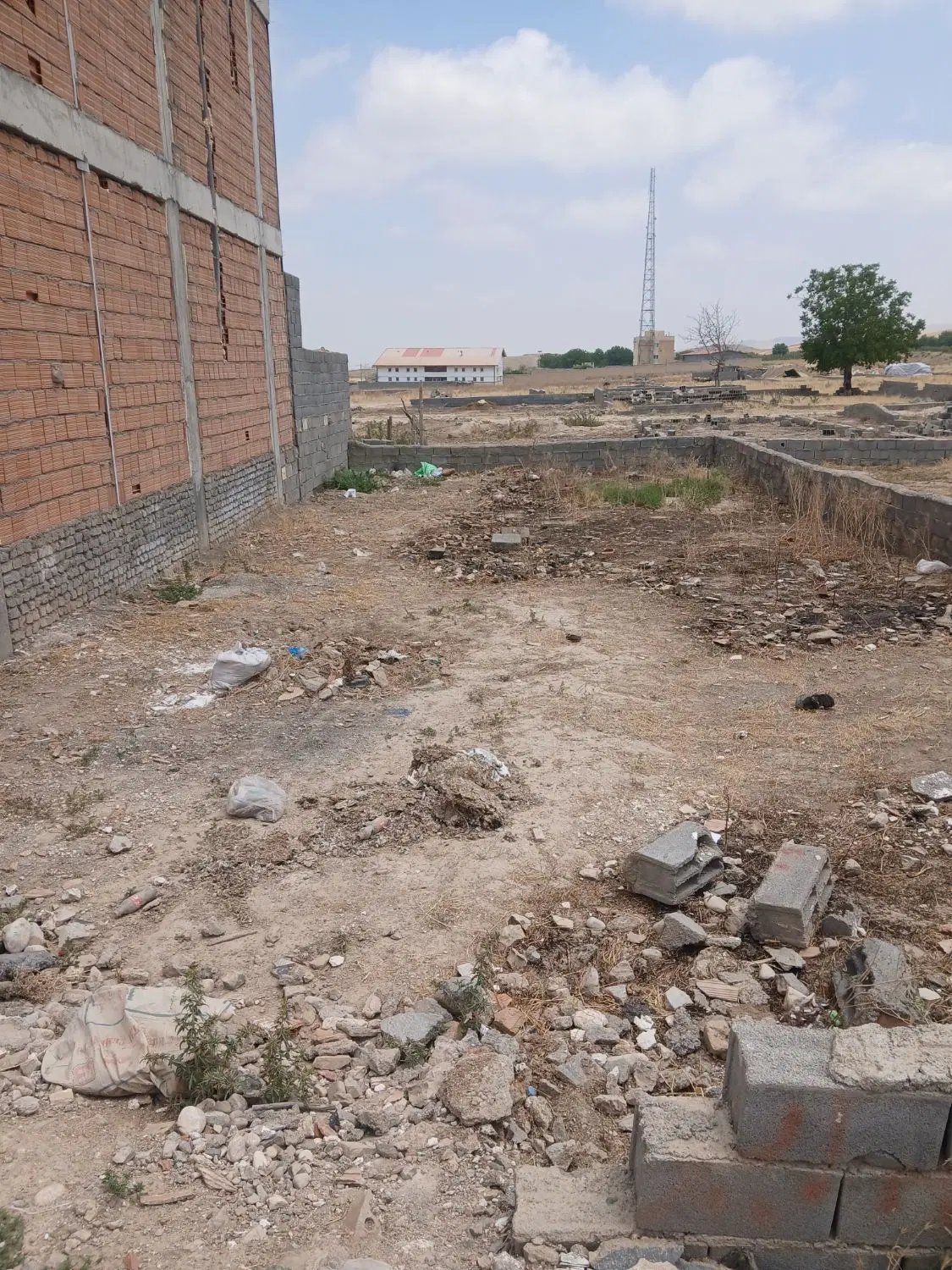 زمین فروشی