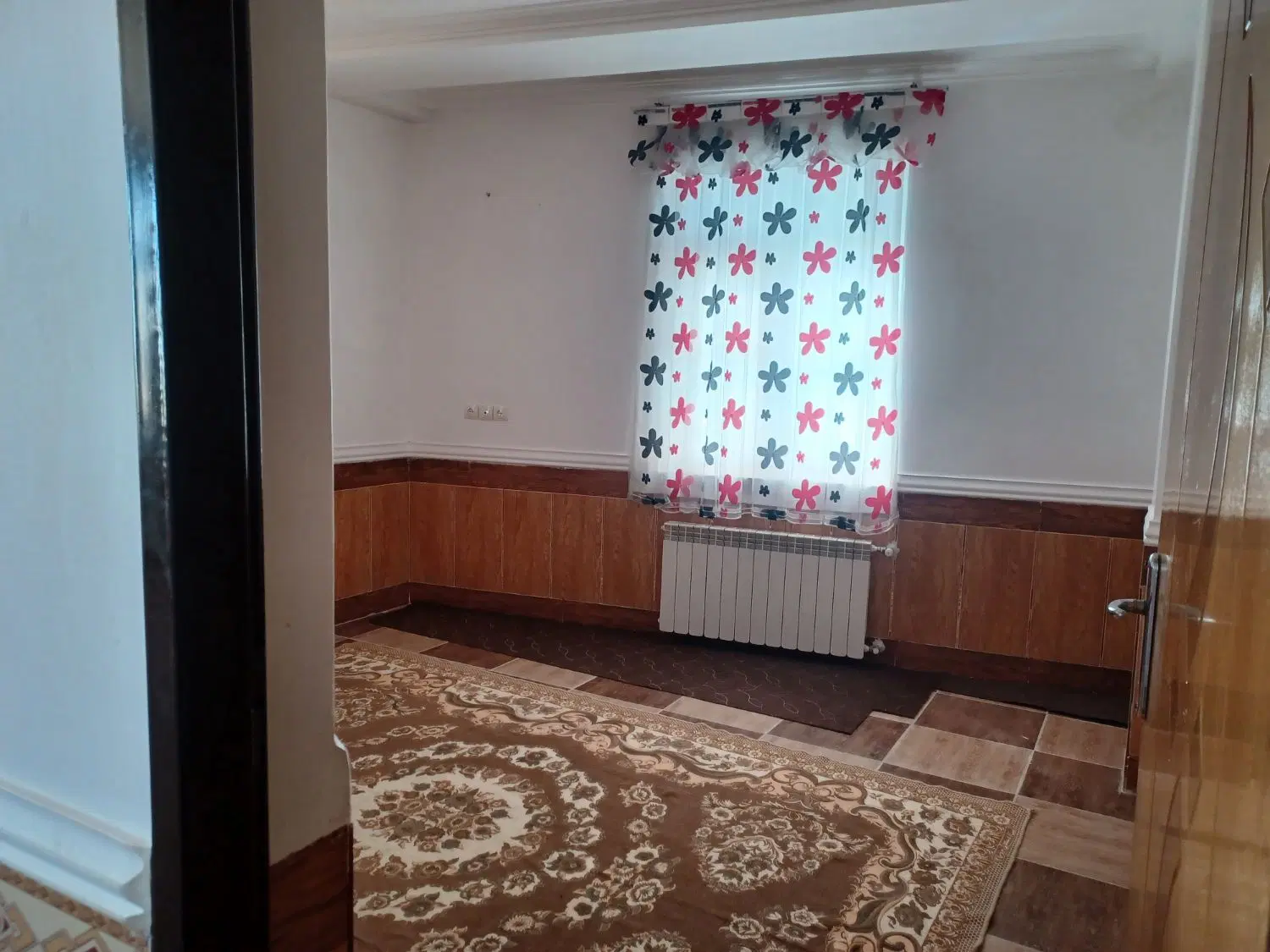 اجاره  خانه  طبقه یک ۳خواب سی سخت