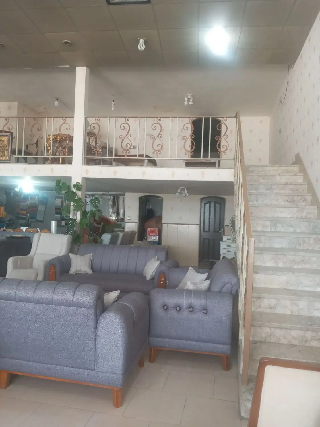 اجازه.مغازه.حاشیه میدان کنار نانوایی.موقعیت عالی
