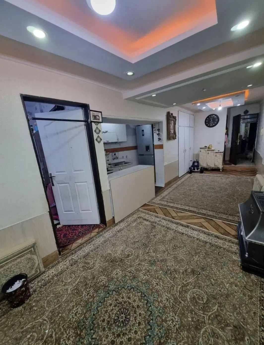 تک واحدی، همکف، خ دکترحسابی نسترن ۲
