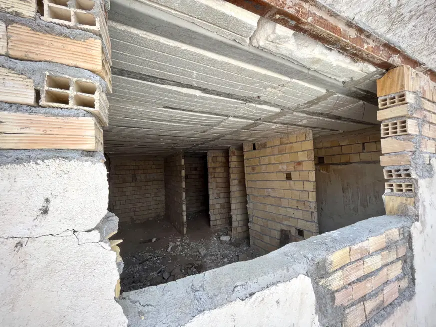 خانه نیمه ساخت