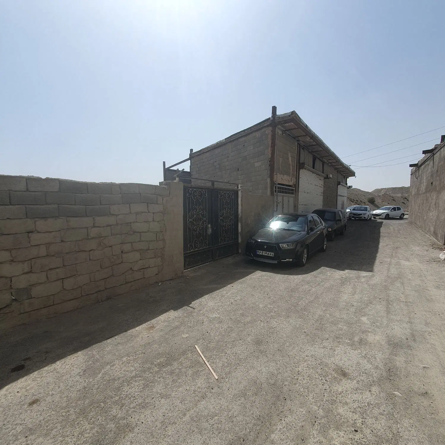 زمین چهاردیواری ۳۰۰ متر مربع