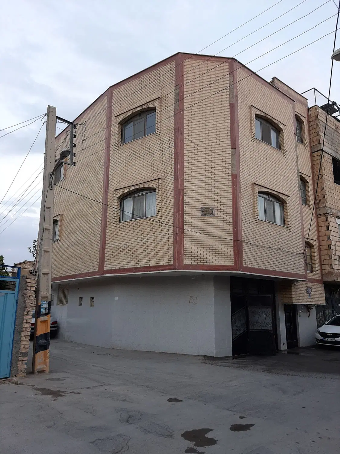 فروش یک آپارتمان ۲طبقه و یک سوئت